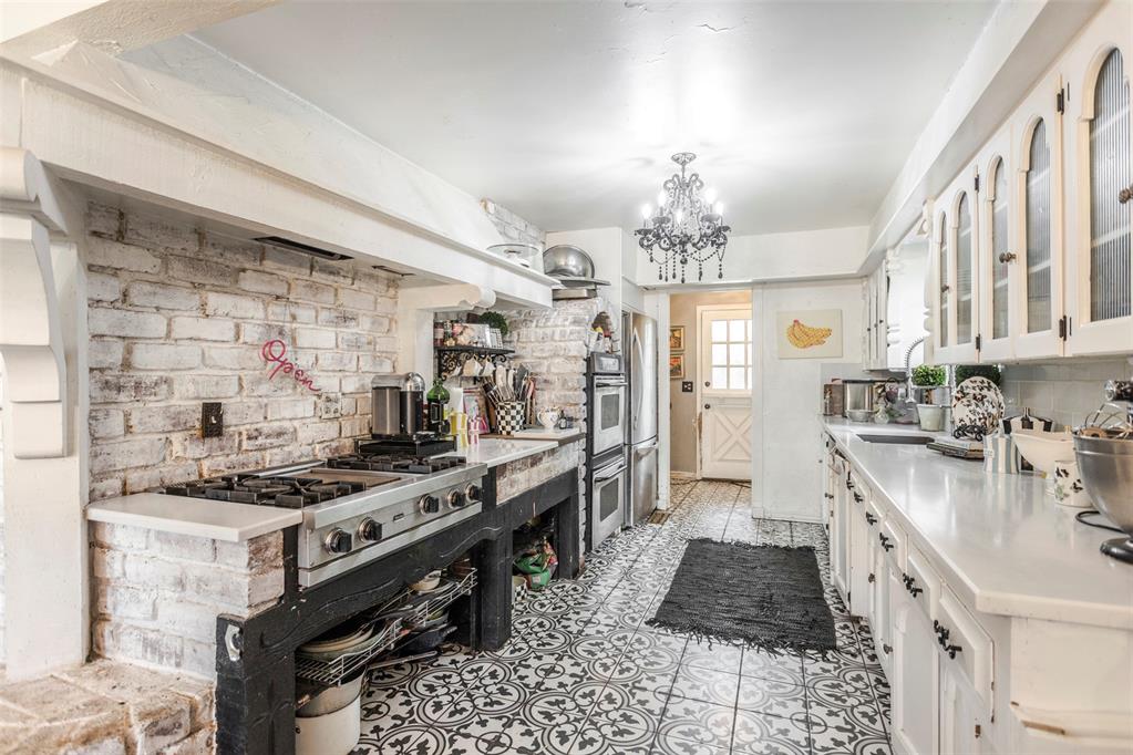 6101 N Barnes Avenue Property Photo 8