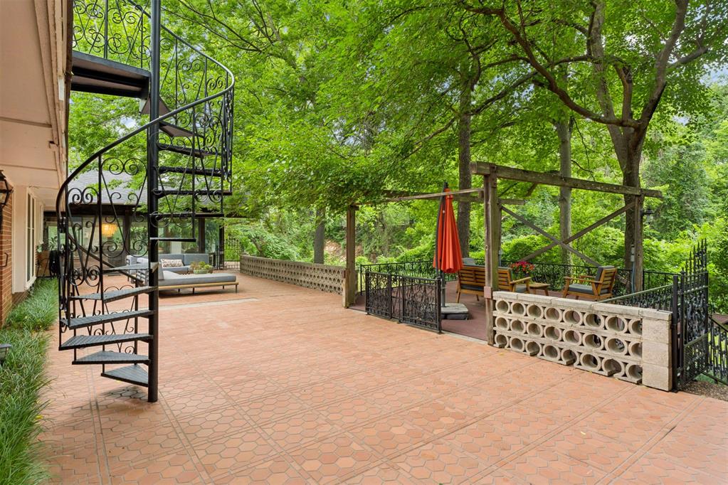 1100 Live Oak Drive Property Photo 34