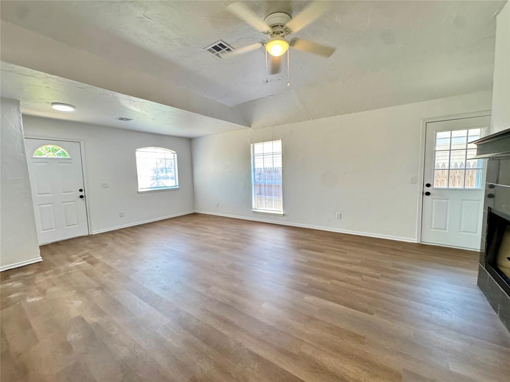 223 W 6th Street Property Photo 2