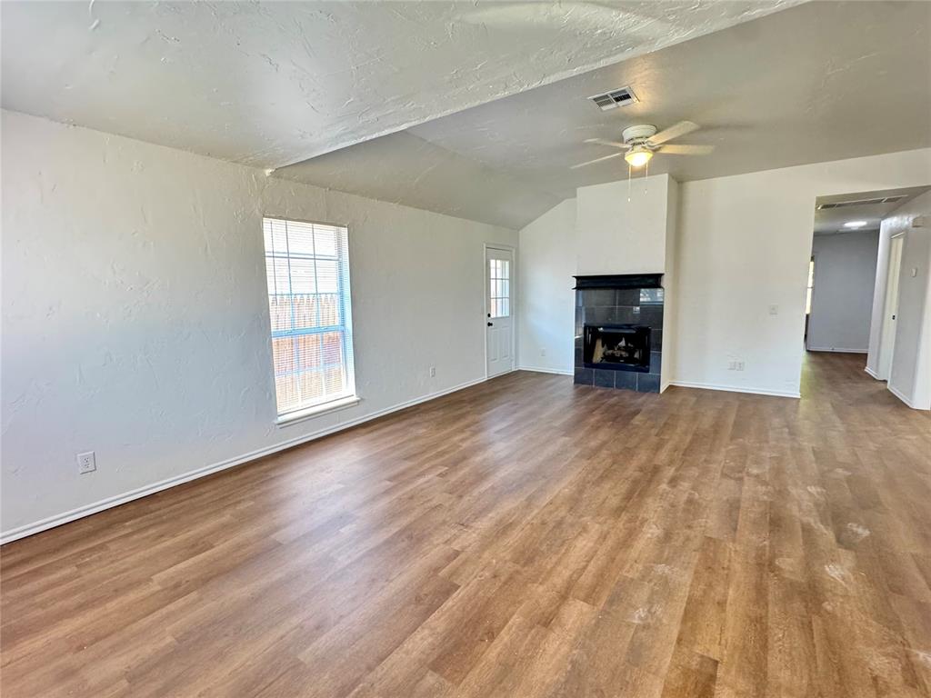 223 W 6th Street Property Photo 3