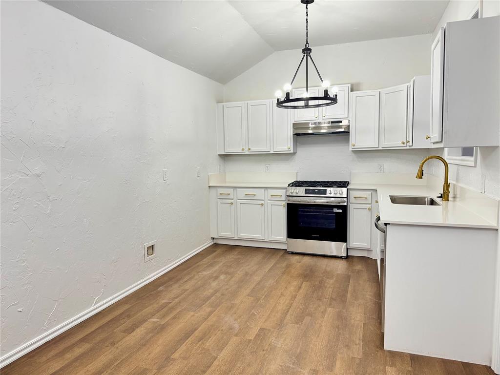 223 W 6th Street Property Photo 6
