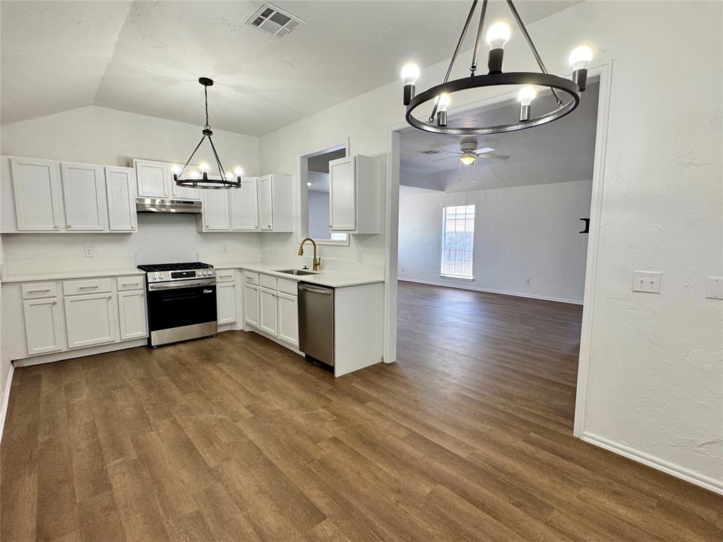 223 W 6th Street Property Photo 7