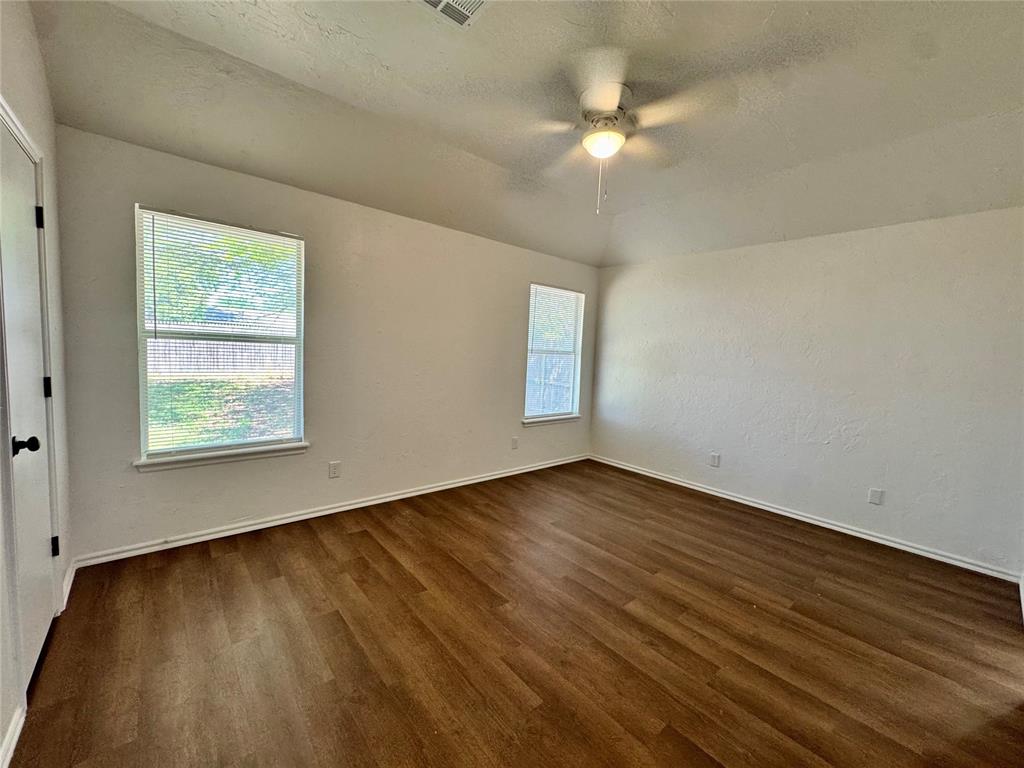 223 W 6th Street Property Photo 8