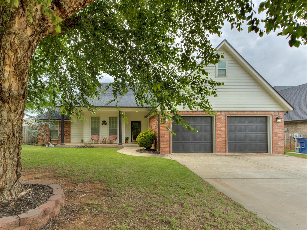 324 E Charlotte Terrace Property Photo 1