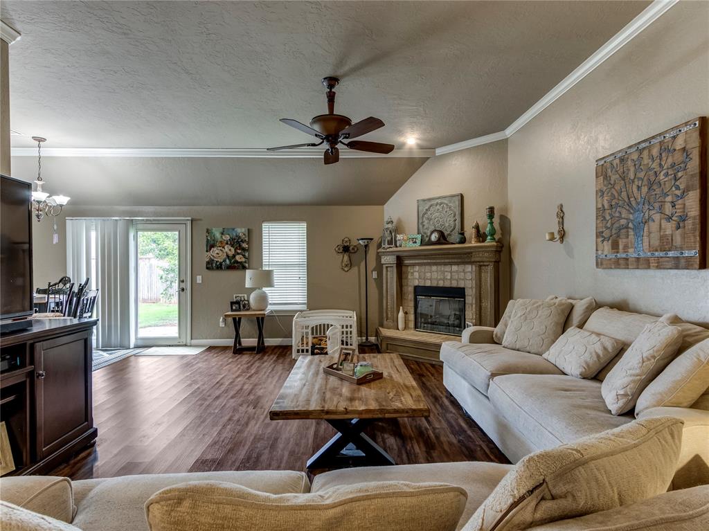 324 E Charlotte Terrace Property Photo 6
