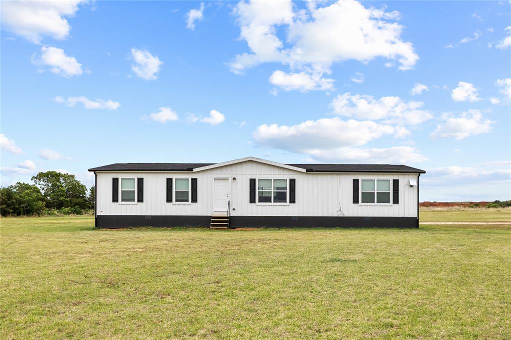 260267 E 680 Road Property Photo 1