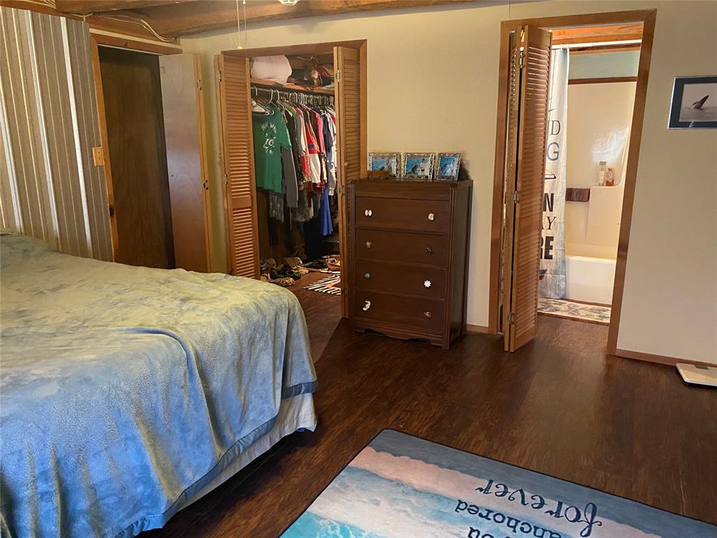 21308 E 989 Road Property Photo 4