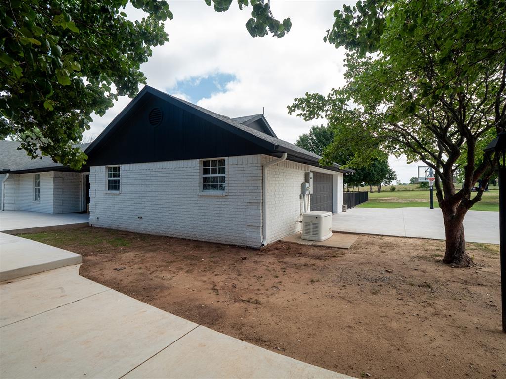 7841 Highway 177 Property Photo 11