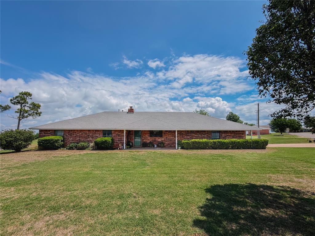 1003 N Oak Property Photo 1