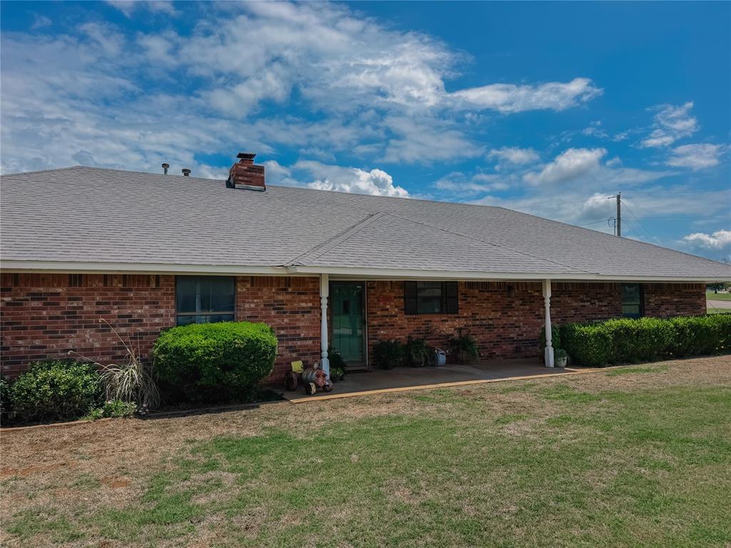 1003 N Oak Property Photo 2