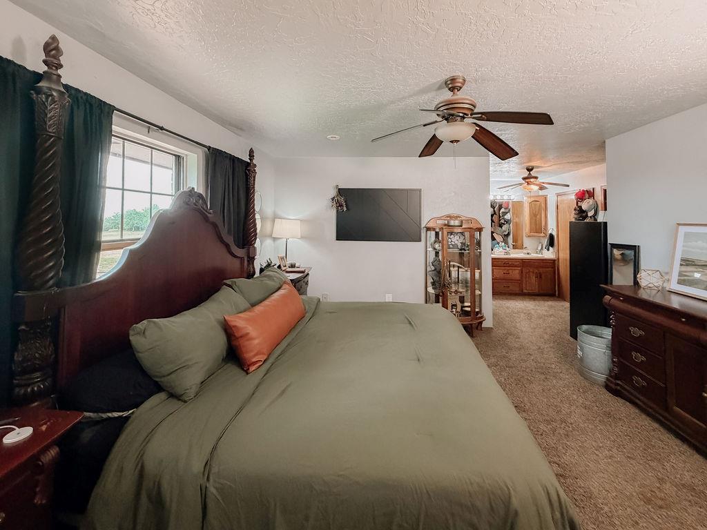 1003 N Oak Property Photo 5