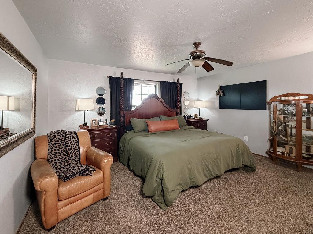 1003 N Oak Property Photo 6