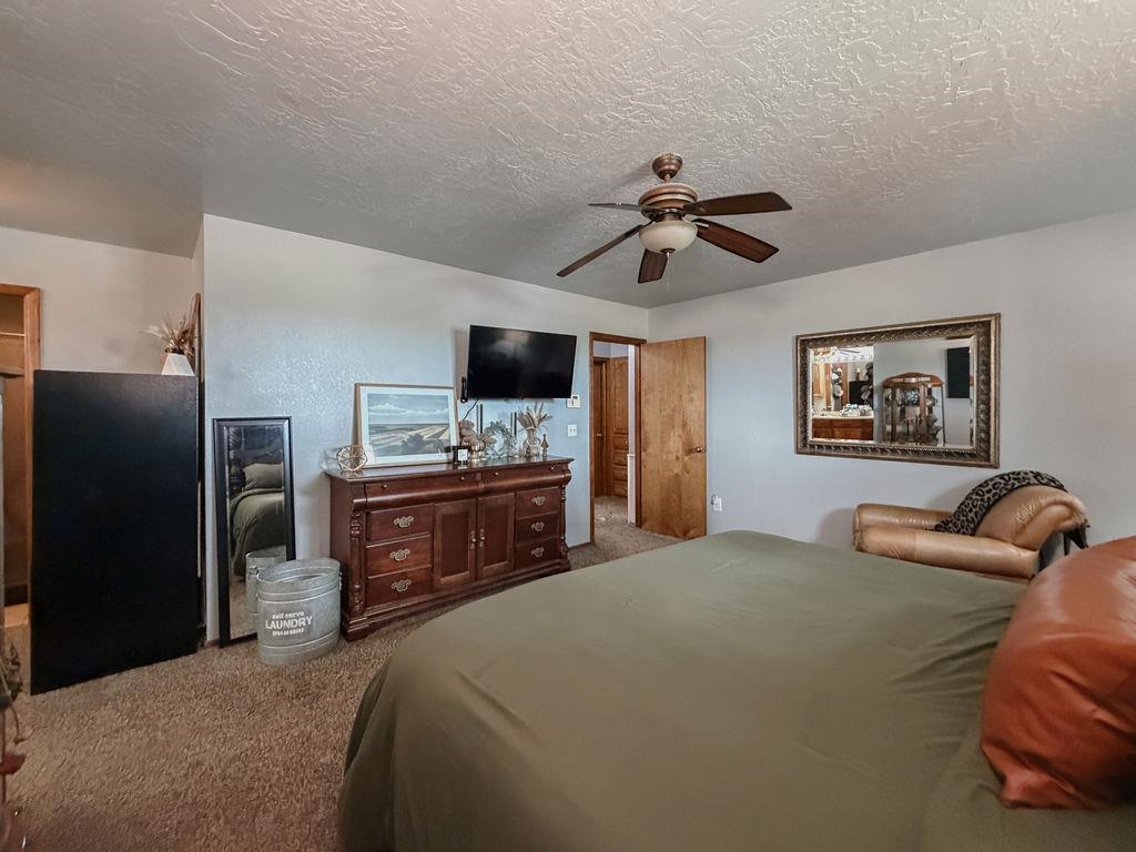 1003 N Oak Property Photo 7