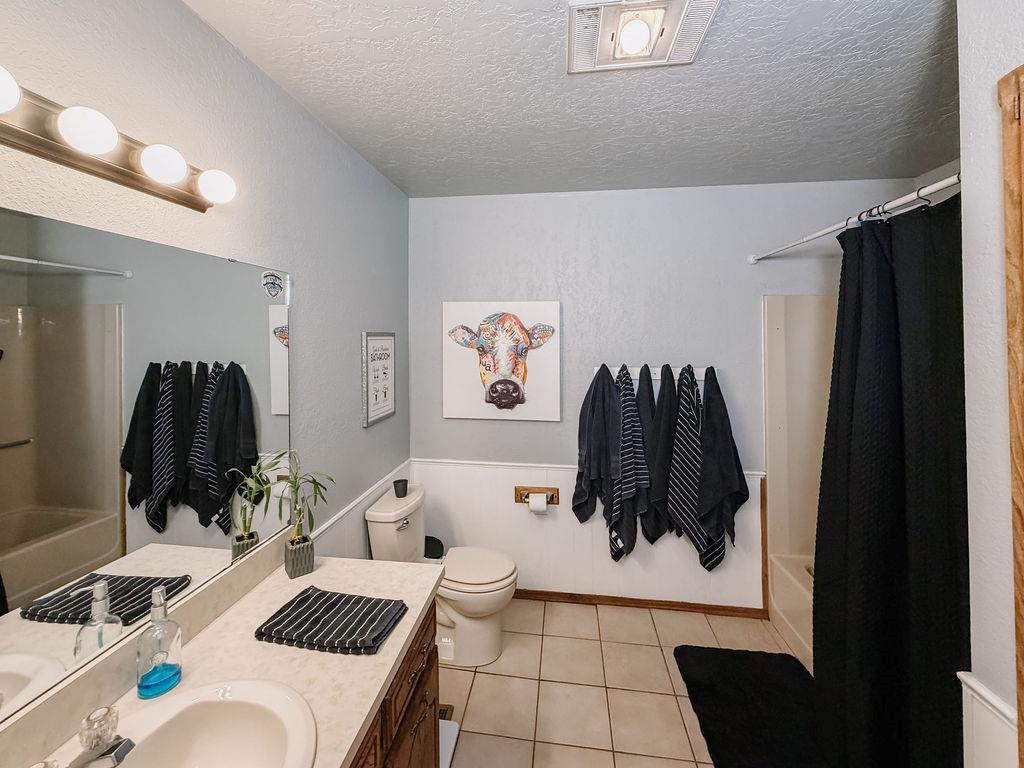 1003 N Oak Property Photo 8