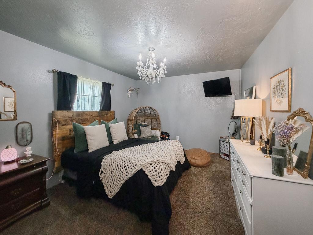 1003 N Oak Property Photo 9