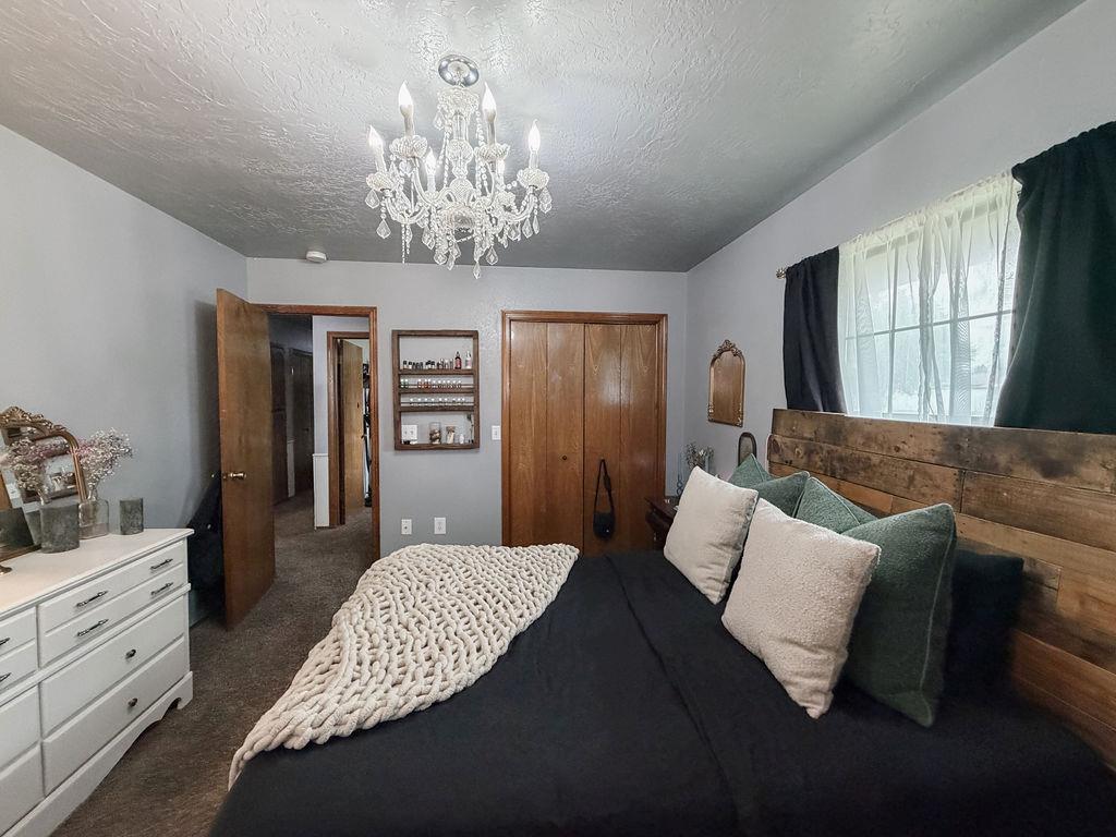 1003 N Oak Property Photo 10