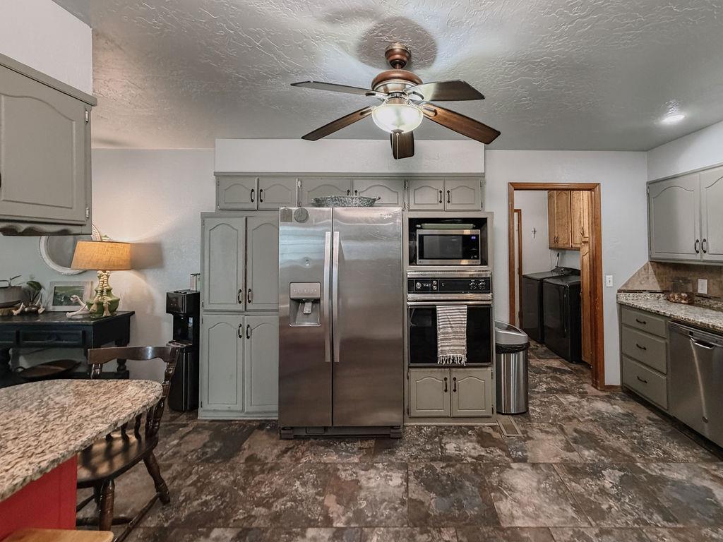 1003 N Oak Property Photo 11