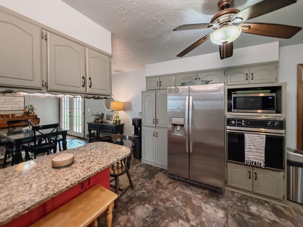 1003 N Oak Property Photo 12