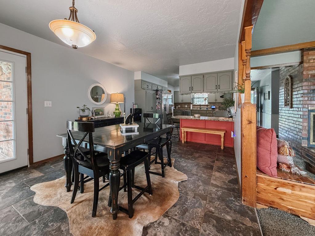 1003 N Oak Property Photo 15