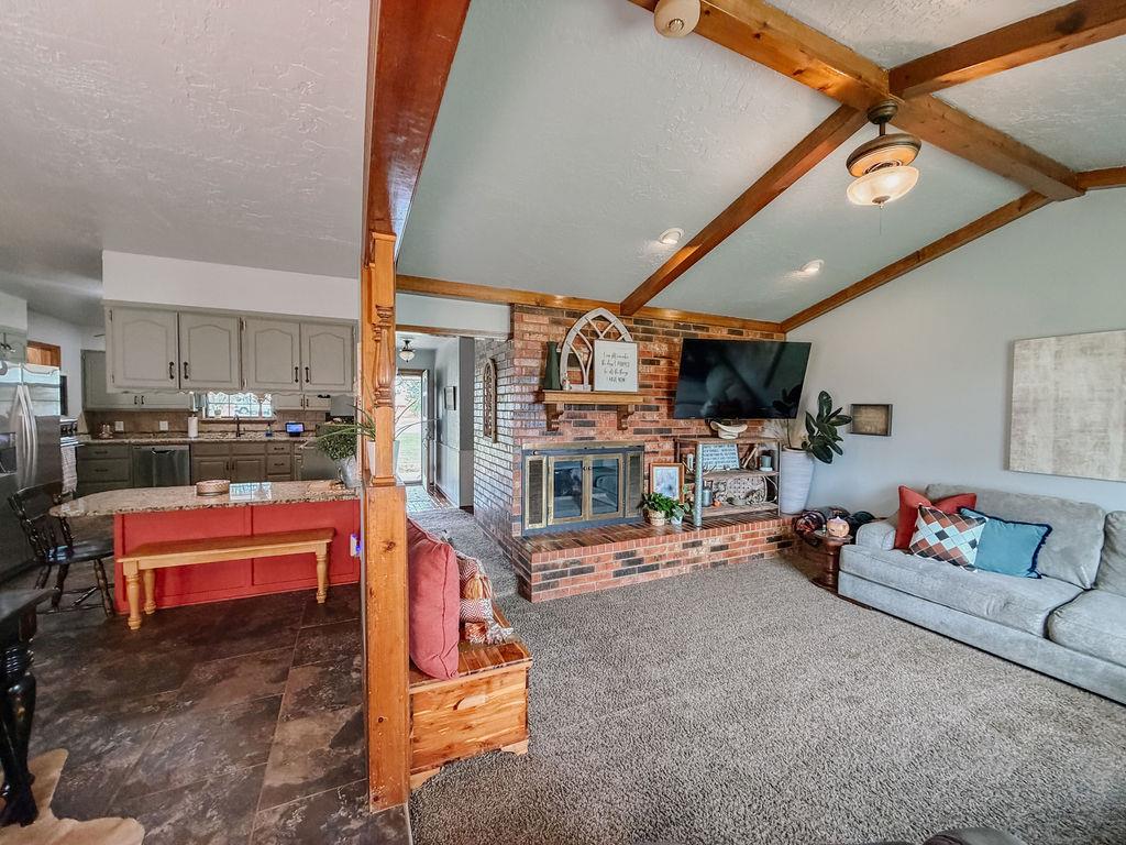 1003 N Oak Property Photo 16