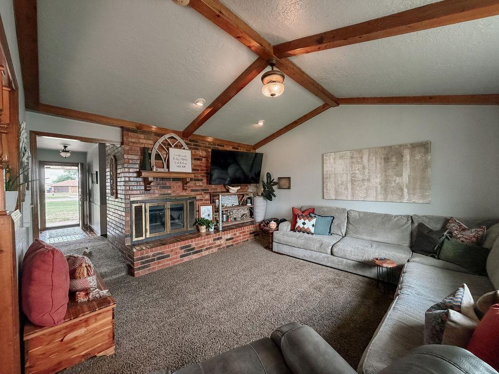 1003 N Oak Property Photo 17