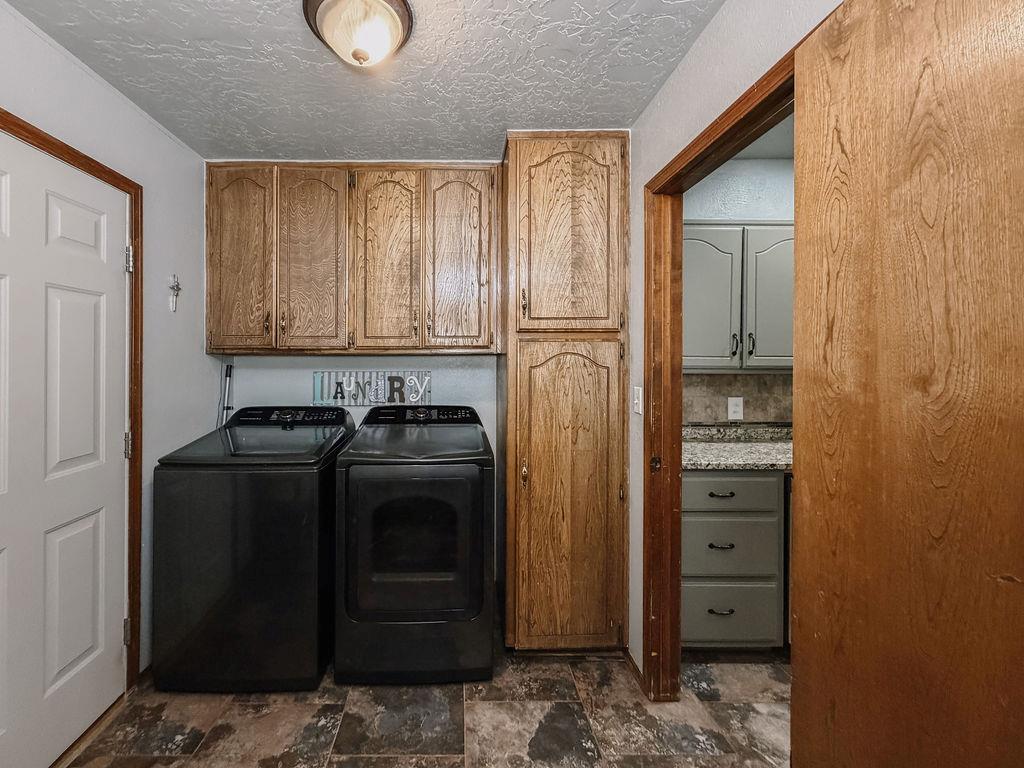 1003 N Oak Property Photo 21