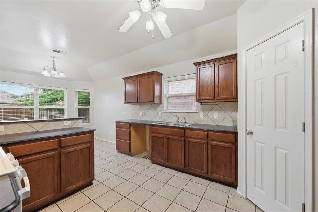 447 Oregon Trail Property Photo 8