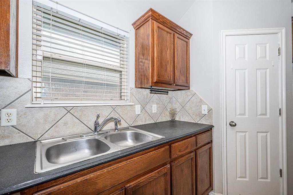 447 Oregon Trail Property Photo 11