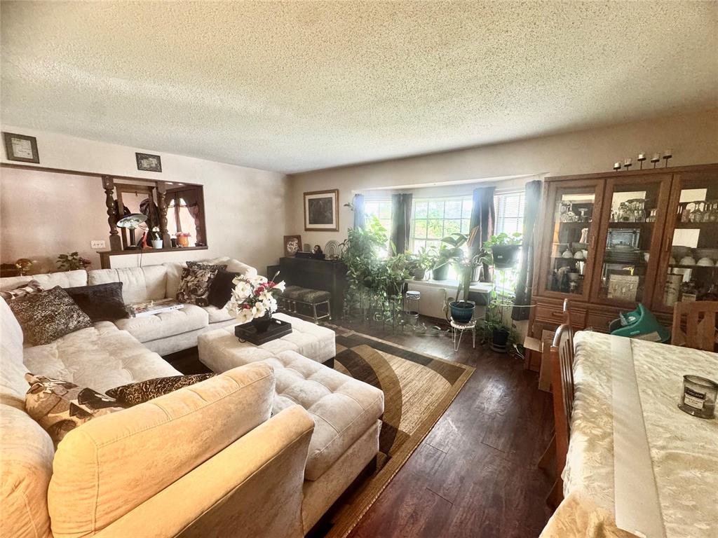 6312 N Grand Boulevard Property Photo 4