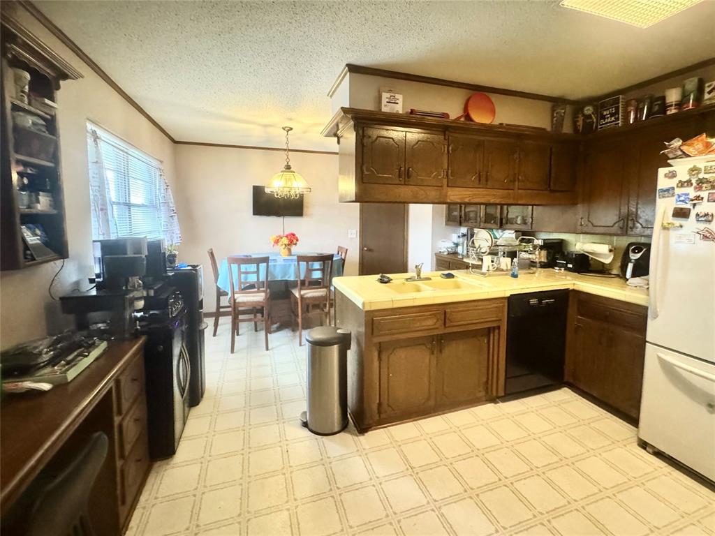 6312 N Grand Boulevard Property Photo 9