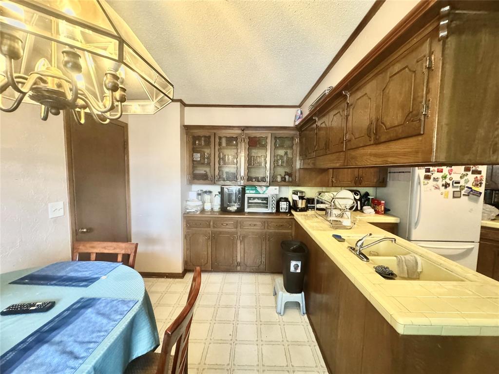 6312 N Grand Boulevard Property Photo 11