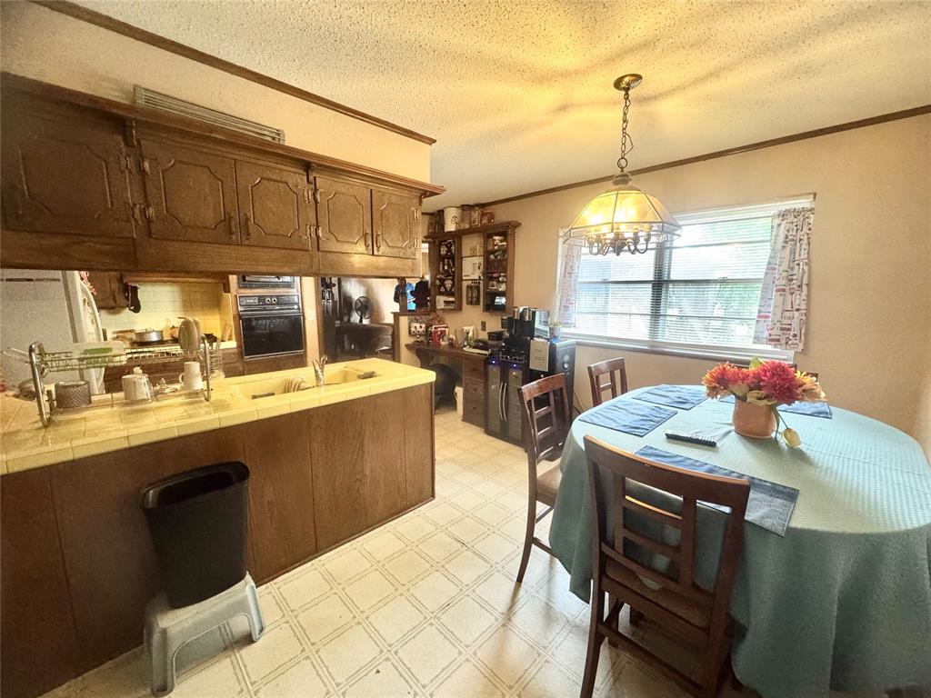 6312 N Grand Boulevard Property Photo 12