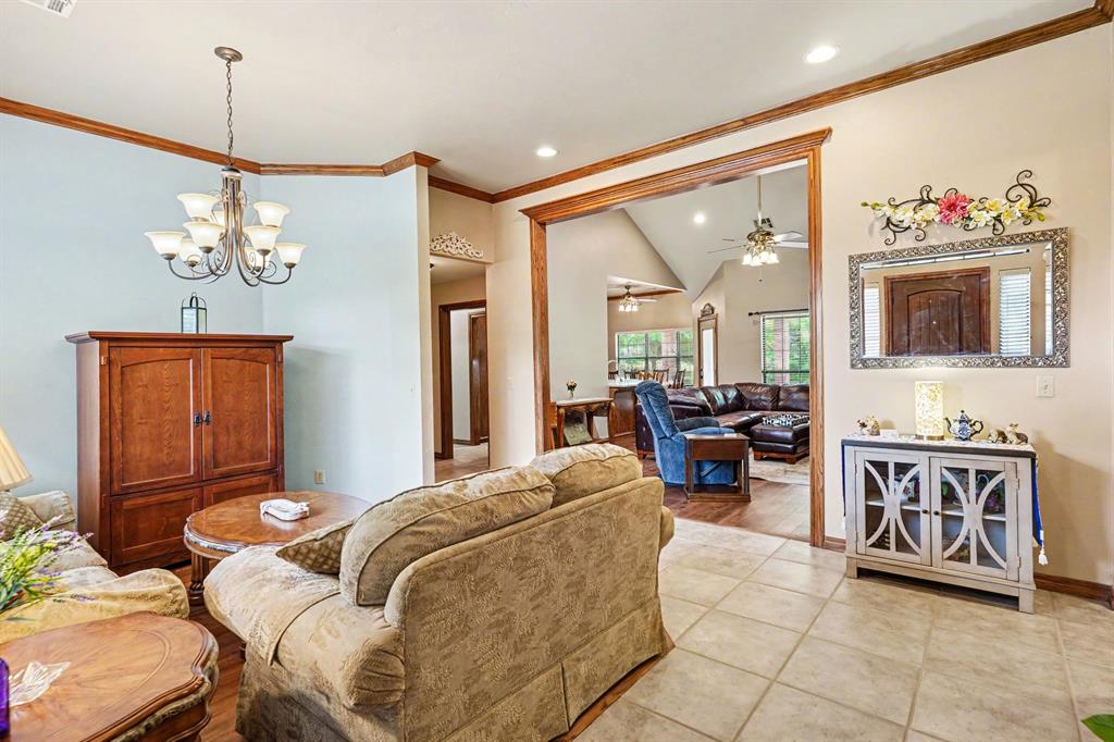 1401 Townsend Glen Property Photo 7