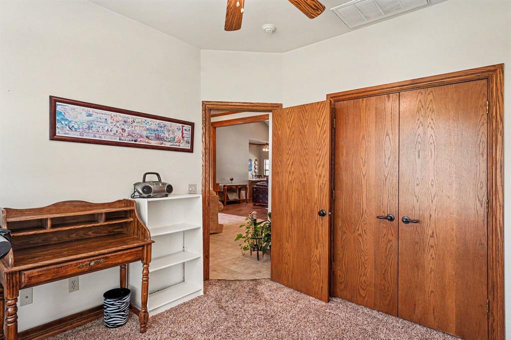 1401 Townsend Glen Property Photo 9