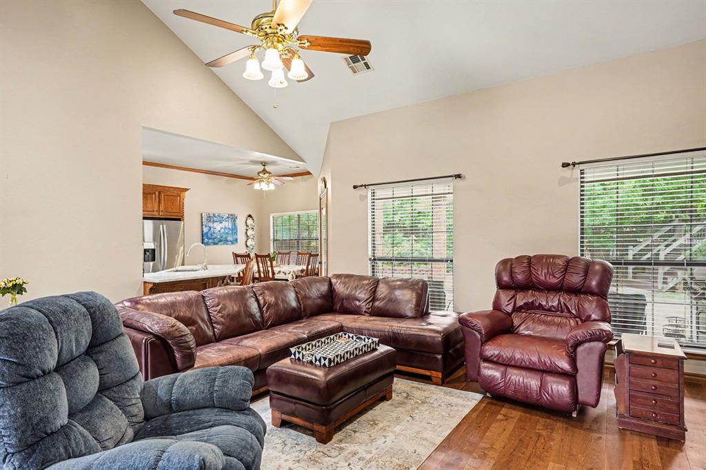 1401 Townsend Glen Property Photo 12