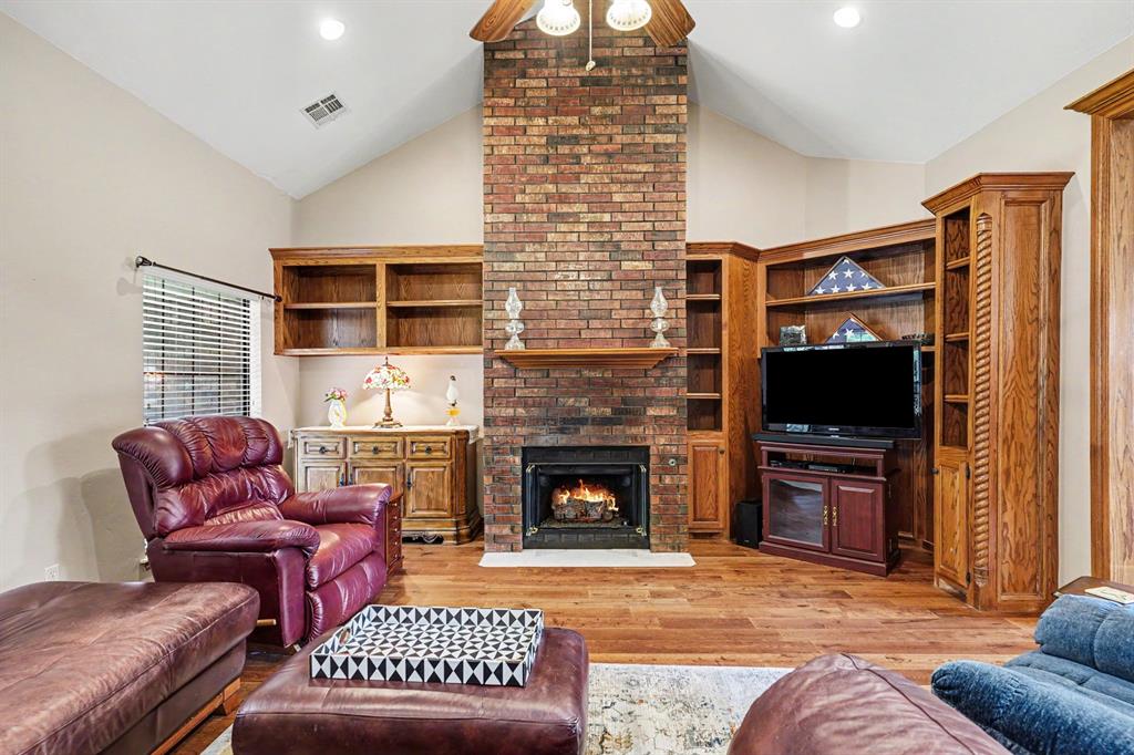 1401 Townsend Glen Property Photo 13
