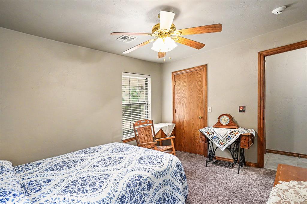 1401 Townsend Glen Property Photo 25