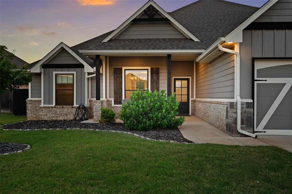15609 Fountain Creek Lane Property Photo 3