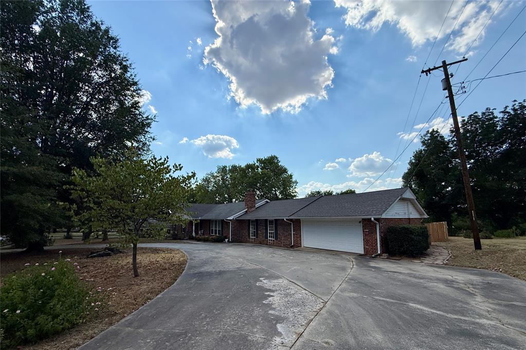 2401 Grisso Drive Property Photo 2