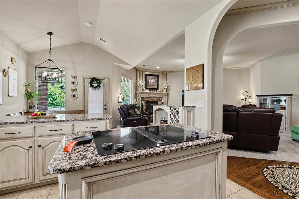 2204 Hanover Lane Property Photo 11