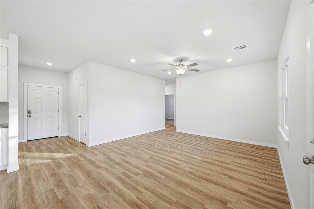 1723 Elm Circle Property Photo 4