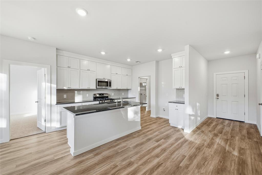 1723 Elm Circle Property Photo 8