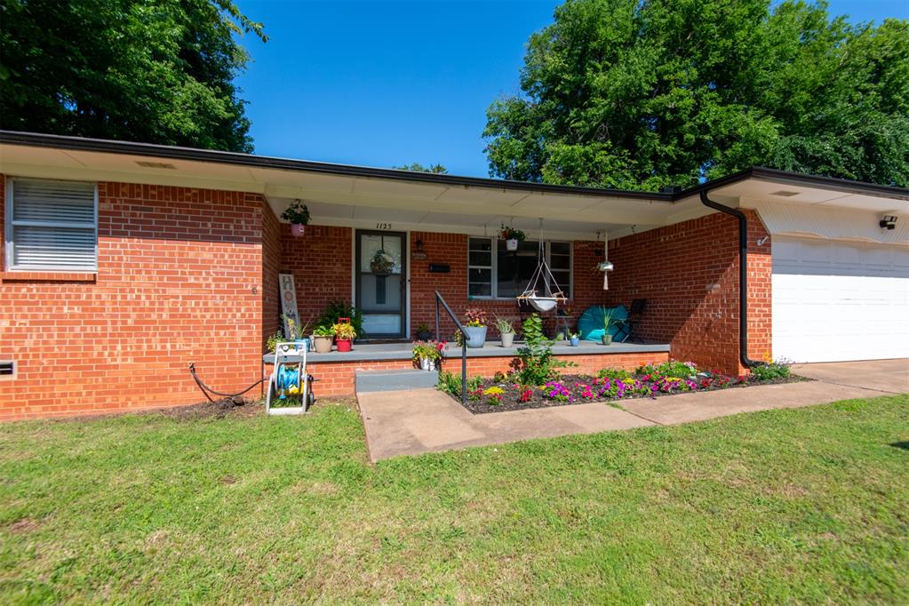 1125 N Walker Drive Property Photo 2