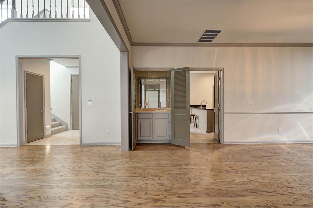 8670 N May Avenue 49d Property Photo 6