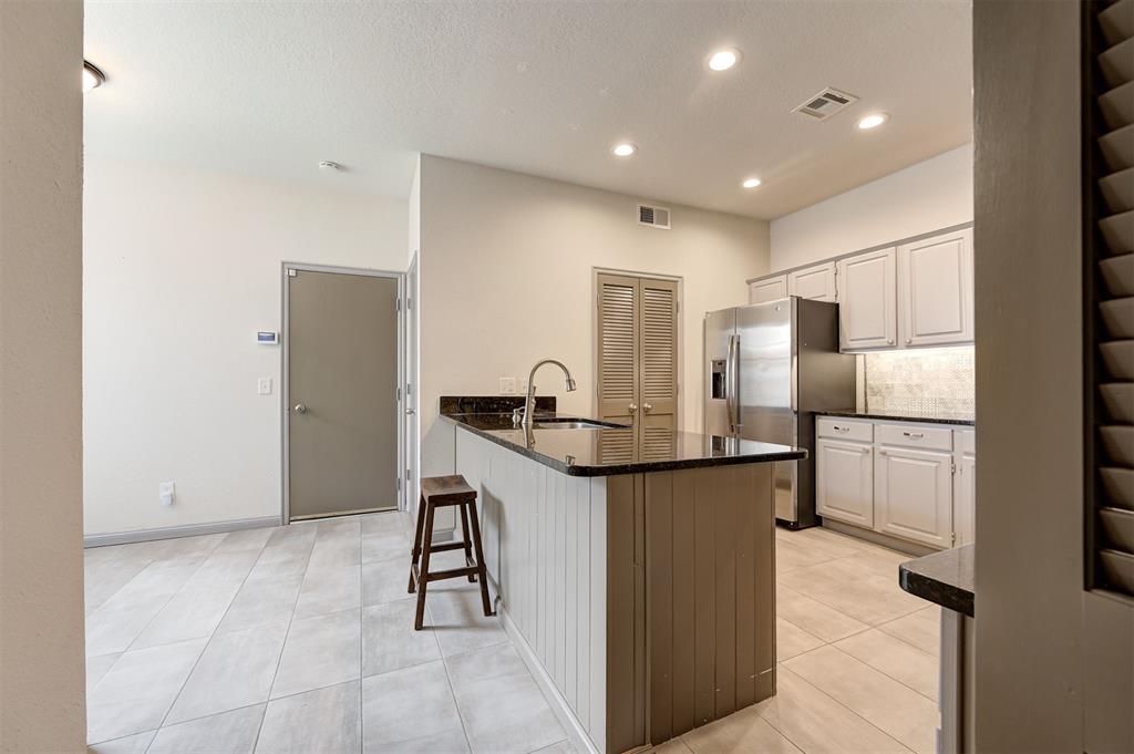 8670 N May Avenue 49d Property Photo 8