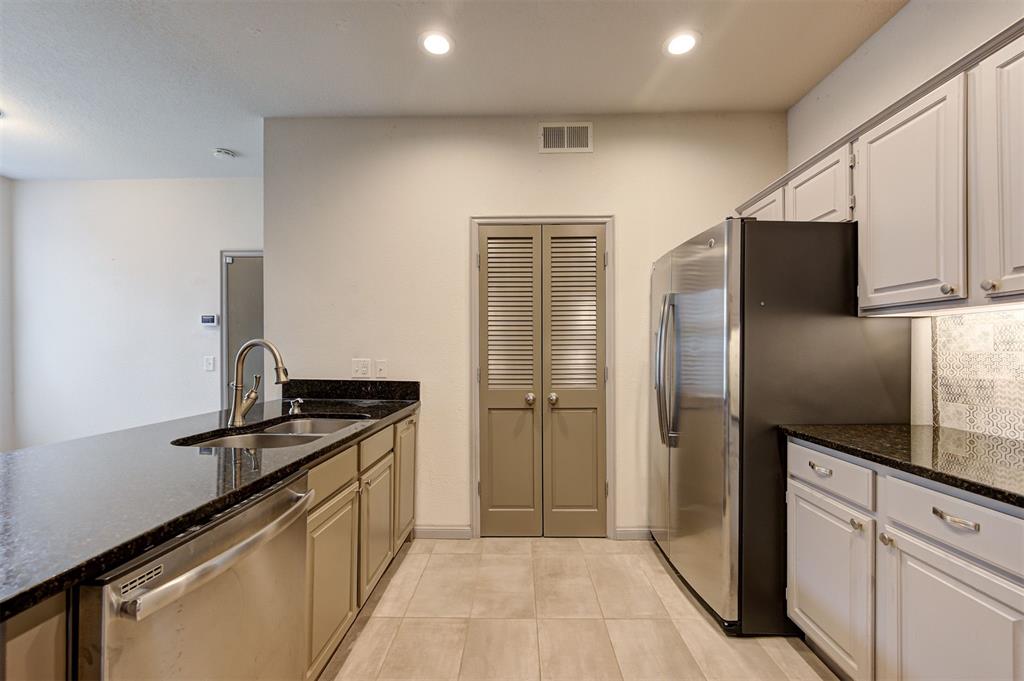 8670 N May Avenue 49d Property Photo 11