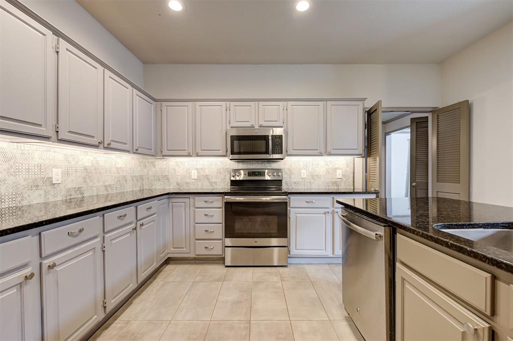 8670 N May Avenue 49d Property Photo 12