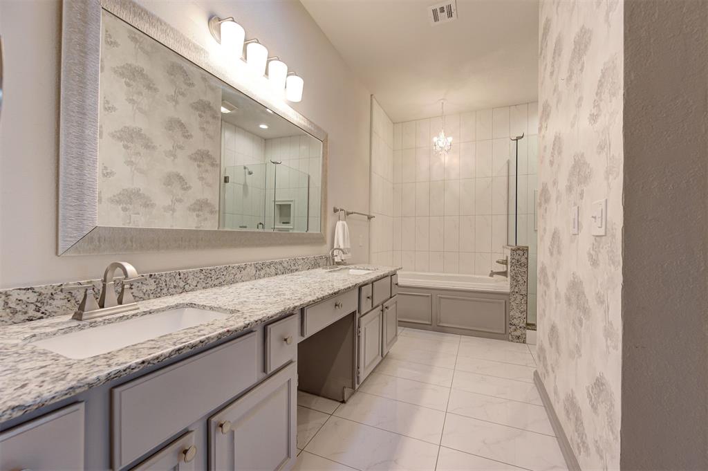 8670 N May Avenue 49d Property Photo 21