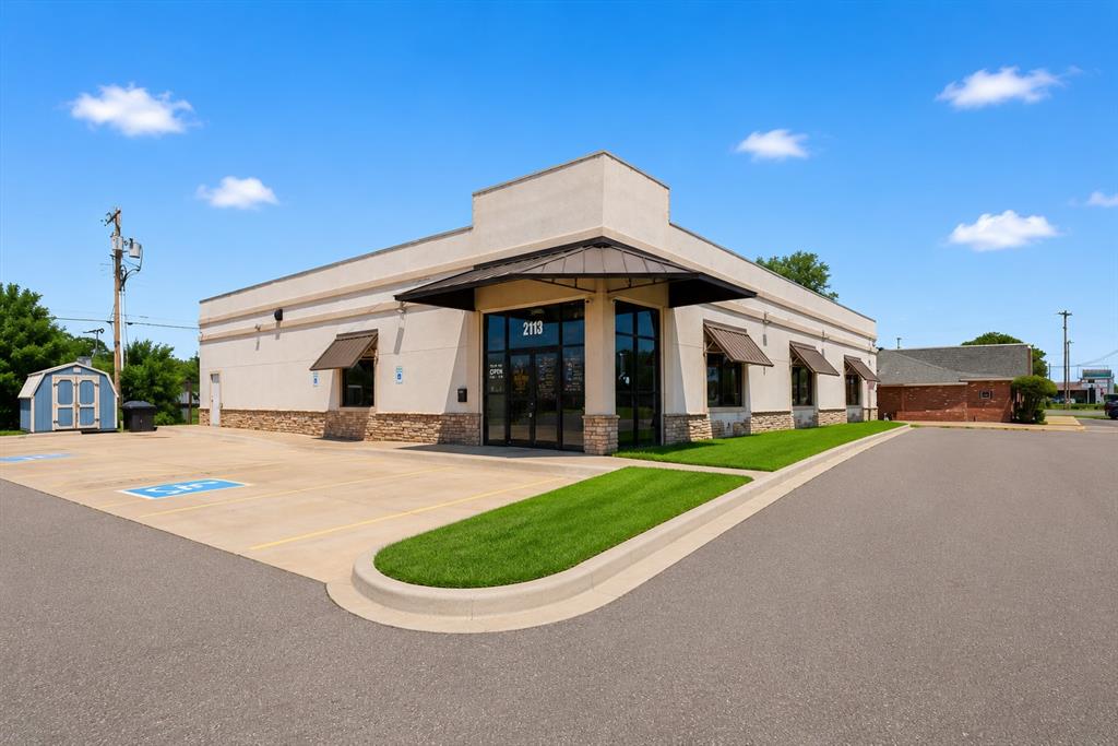 2113 S Air Depot Boulevard Property Photo 1