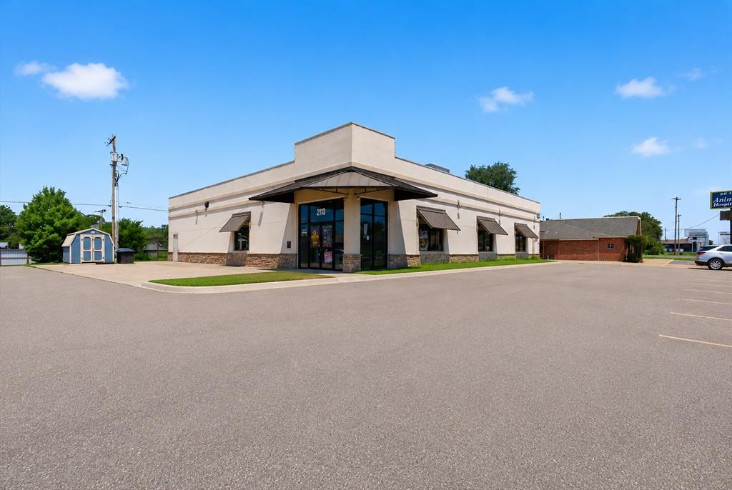 2113 S Air Depot Boulevard Property Photo 2